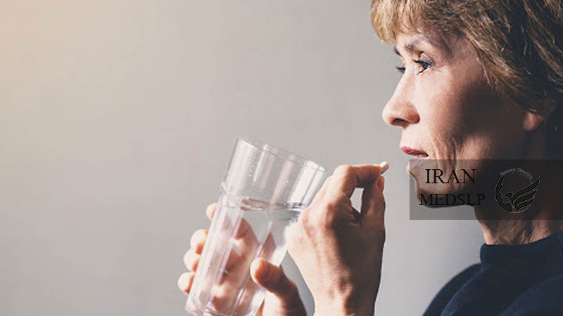 اختلال بلع مایعات | علائم + راه درمان